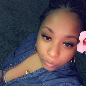 Meet your Posher, Adriana